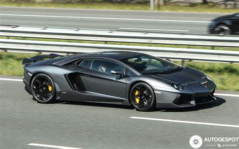 Technical specifications, performance (top speed and acceleration), design, and pictures of the new lamborghini aventador. Lamborghini Aventador LP700-4 - 17 april 2020 - Autogespot