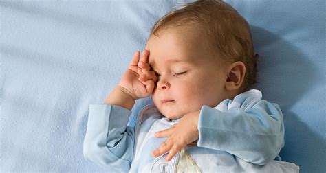 Sobald man regelmäßig ein baby bei sich führt, ist man einer vielzahl an merkwürdigen fragen ausgesetzt: Wie viel Schlaf braucht mein Baby? | HiPP