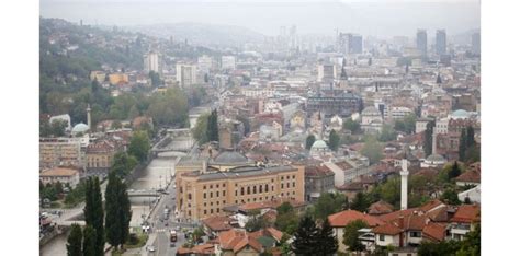 La Vijecnica, bâtiment symbole de Sarajevo, rouvre ses portes - Challenges