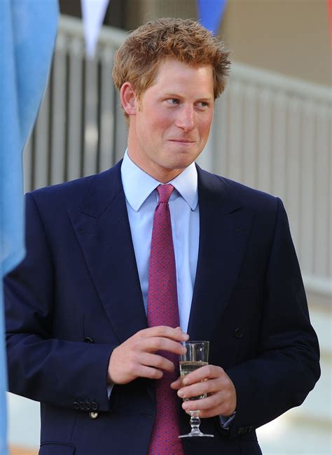 Принц генри (гарри) чарльз альберт дэвид, герцог сассекский (англ. Prince Harry's Cheekiest Moments | Vogue