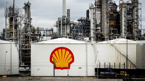Sunny ofehe is het niet eens met het promo filmpje van shell, hij spreekt alice aan op haar opmerkingen sunny ofehe disagrees with shell's promotion movie. Shell vindt eisen Milieudefensie ongefundeerd | NOS