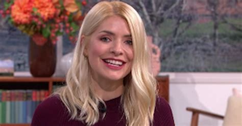 Holly Willoughby Red Faced As Shes Caught Messaging Pal Live On This
