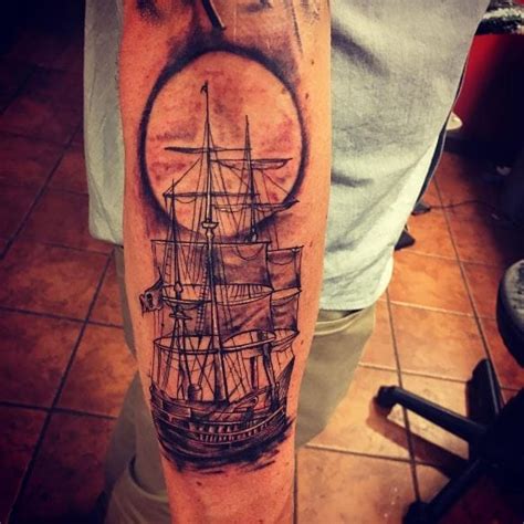 Do not opt for a sun tattoo in background. 110+ Traditional Ship Tattoos Designs (2020) Pirate ...