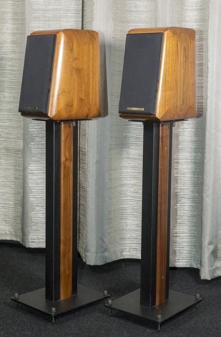 Maybe you are also interested in these items Sonus Faber SIGNUM sa stalcima