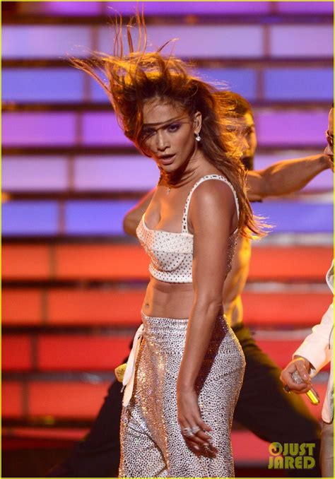Jennifer Lopez American Idol Finale Performance Photo 2666017