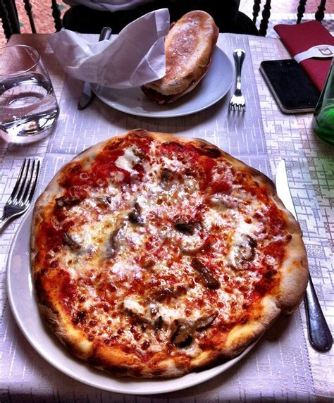 PIZZA AI FUNGHI IN MILANO (IGNORE THAT STUPID PANINI) | Food, Recipes ...