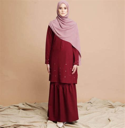 Jilbab Yang Cocok Untuk Baju Warna Maroon