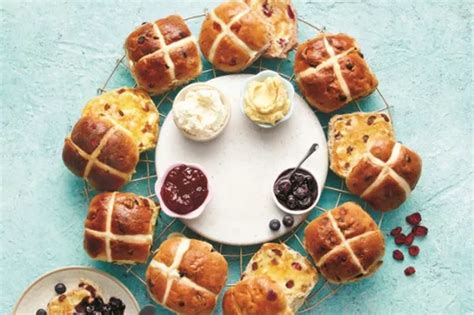 Aldi S Easter Hot Cross Bun Range Features Seven Different Flavours That Will Divide Shoppers