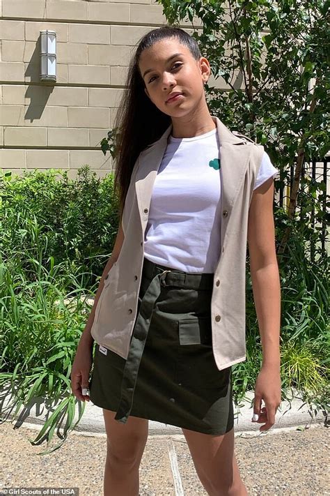 Girl Scouts Of The Usas New Uniform Has Pockets For Iphones Daily