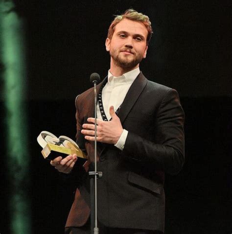 Aras bulut i̇ynemli is a turkish actor who has a handsome and ravishing looking personality. Aras Bulut İynemli Height, Weight, Age, Net Worth, Dating ...
