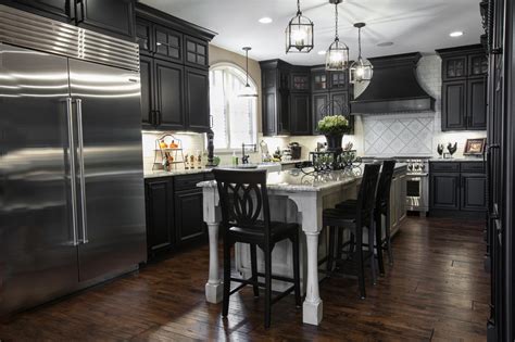 White and black are two standard colors which constitute the best classical combo ever, that is exquisite, dramatic, chic and timeless. Beautiful Black & White Kitchen - Designer Q&A - Callier ...