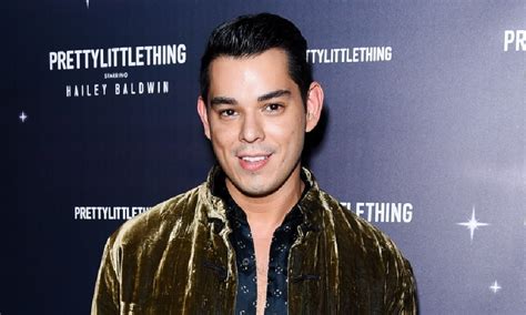 El Actor Filipino Raymond Guti Rrez Sale Del Armario Como Gay Cromosomax