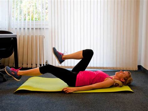 Bauch beine po trainingsplan eignet sich für frauen, die ihre muskulatur straffen möchten. 41 effektive Bauch Beine Po Übungen für zuhause - WE GO ...