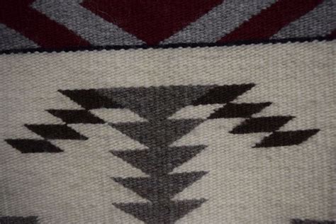 Native American Navajo Hand Woven Wool Rug 1970s 1032