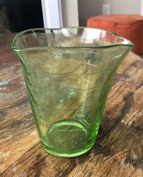 Vintage Federal Vaseline Uranium Green Glass Sided Spout Measuring