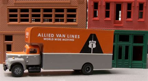 Allied Van Lines International R190 Moving Truck