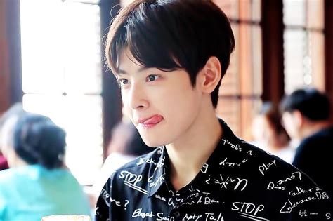 Đại nam quốc sử diễn ca ( 大 南 國 史 演 歌 ) hiện được biết đến là một tác phẩm diễn ca lịch sử viết theo thể lục bát, mà tiền thân của nó có thể là tập tên là đại nam quốc sử diễn ca, được khắc ván năm 1870. Cha Eun Woo Profile: Thông tin tiểu sử ca sĩ, nam diễn ...