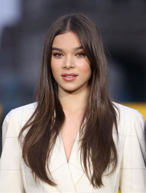 Hailee Steinfeld Attends A Photocall For Bumblebee At Potters Field