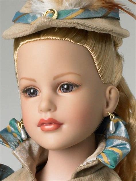 Close Up Of 18 Vinyl Miss Kittys Stroll Kitty Collier Dressed Doll United States 2007 By