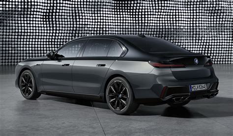 All New 2023 Bmw M760e Looks Like A Bavarian Maybach With Its Striking
