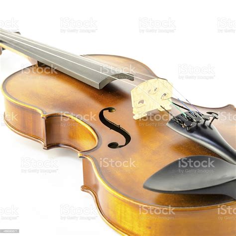 Foto de Música Instrumento De Corda Violino Isolado No Branco e mais