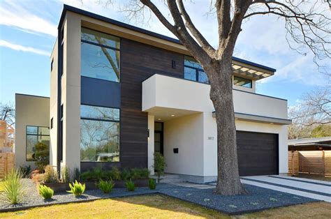 House In Austin By Moazami Homes Houses In Austin House Exterior