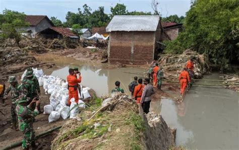 Atasi Dampak Banjir Bandang Di Pati Perbaikan Tanggul Jebol