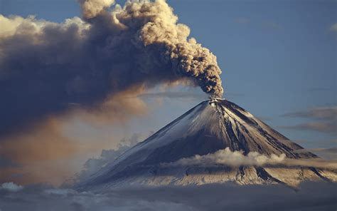 Volcano Smokes Wallpapers And Images Wallpapers Pictures Photos