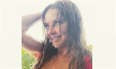 Gmb S Susanna Reid Has The Best Reaction To Carol Vorderman S Latest Paddleboarding Pictures