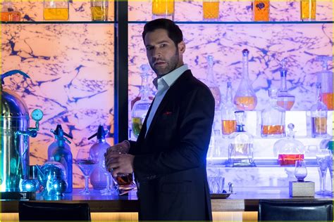 Tom Ellis Officially Signs On For More Lucifer Season 6 Renewal