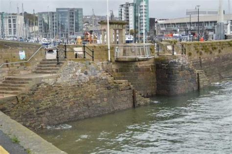 visiting the mayflower steps in plymouth
