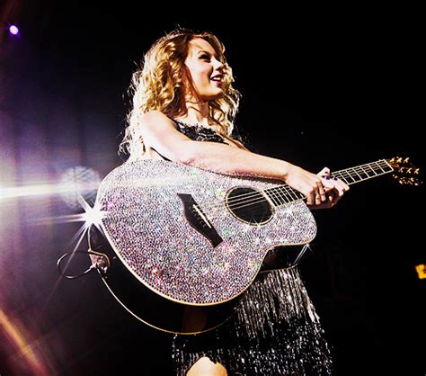 Taylor With Her Guitar Taylor Swift Answers Fanpop