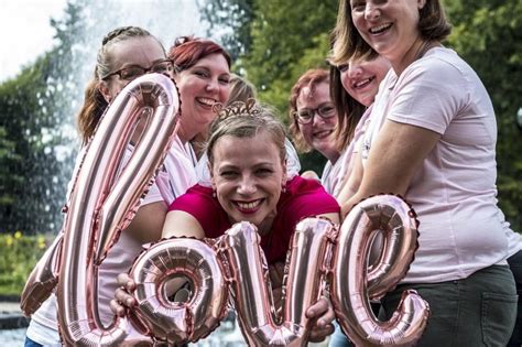 Combien de temps avant le mariage est lenterrement de vie de jeune