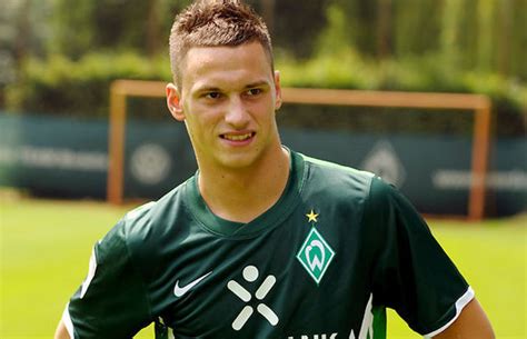 Marko arnautovic und eljero elia haben sich einen verbalen schlagabtausch mit polizisten geliefert. 15 Futbolistas Mas Villanos - Taringa!