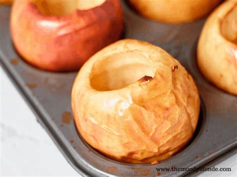 Easy Baked Apples Recipe ~ The Moody Blonde
