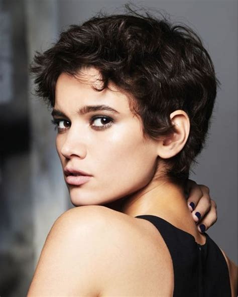 Short Haircuts For Women With Round Faces Wavy Haircut