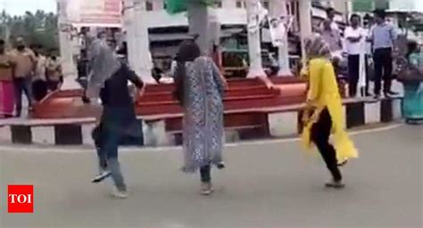 Kerala Muslim Girls Flash Mob By Muslim Girls Irks Social Media Moral Cops Kozhikode News