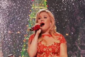 Kelly Clarkson Underneath The Tree Video Lyrics