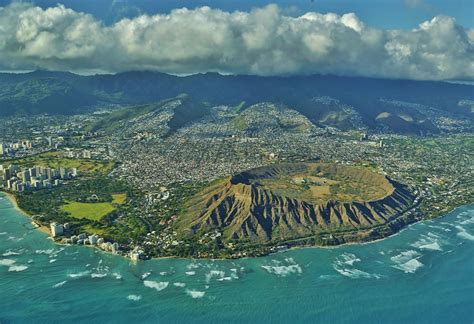 Diamond Head A Volcanic Crater In Hawaii Charismatic Planet
