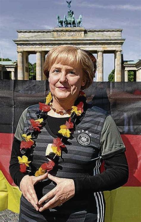 Angela Merkel Fiebert Der Fußball Europameisterschaft Mit Spannung
