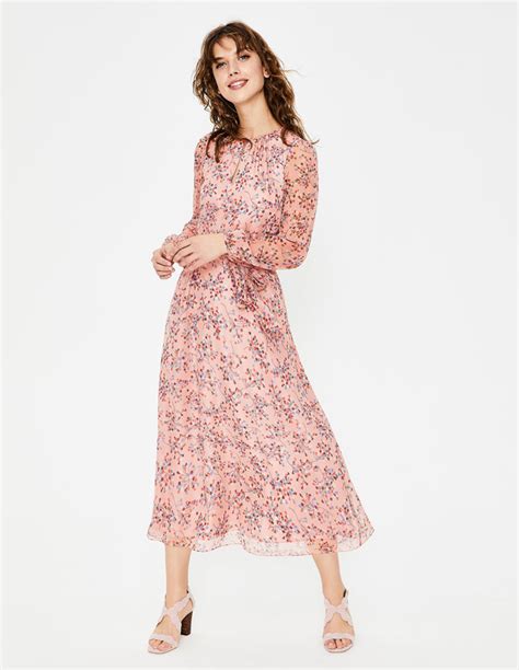 Shop our wedding guest dresses for the perfect outfit on a beautiful day. Wedding guest outfits for spring/summer 2019