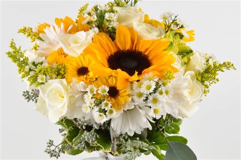 Schnucks florist & gifts features a fabulous selection of gifts for every occasion including bouquets, plants, balloons, and more! Schnucks Florist & Gifts | Florists - The Knot