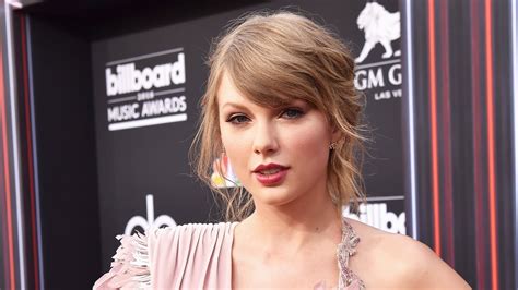 Taylor Swift Fires Reputation Tour Dancer Over Sexist Instagram Stories