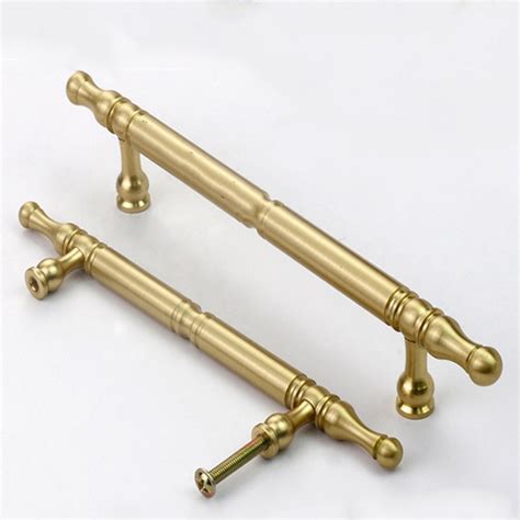Bright, warm and unashamedly traditional, choose brass hardware for your cabinets to lend them the feel of antique pieces whose handles have been lovingly polished to a gleaming sheen. Antique gold Door Handles and Knobs brass Drawer Pulls Vintage Kitchen Cabinet Handles and ...