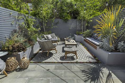The black mulch completes this modern landscape design transformation. Private small garden design outdoor room ideas courtyard ...