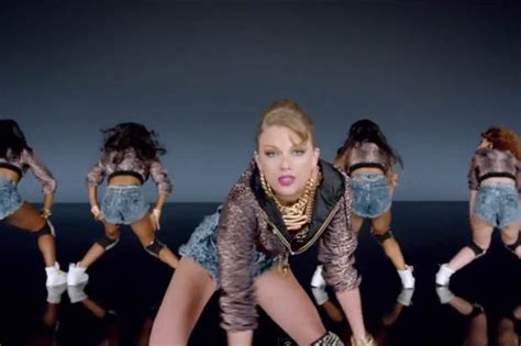 Taylor Swift Twerks And Crawls Under Dancers In Shake It Off Video Daily Star