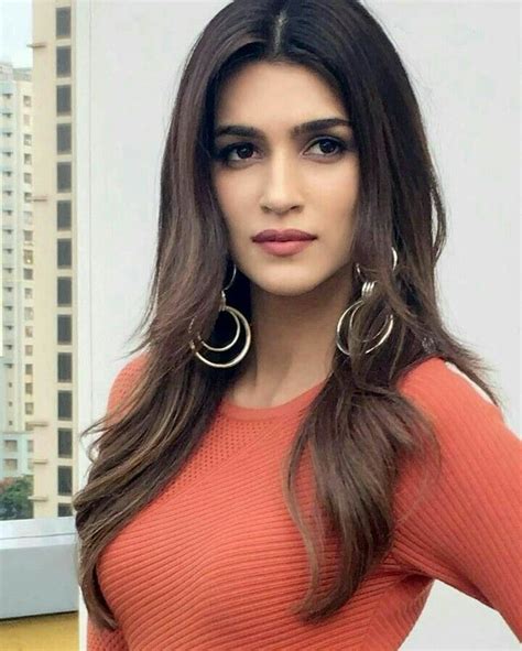 Pin By Fayza Akhtar On Kriti Sanon Beautiful Bollywood Actress Beauty Indian Celebrities