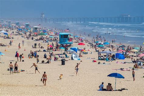 California Governor Closes Orange County Beaches After Residents Ignore Social Distancing Orders