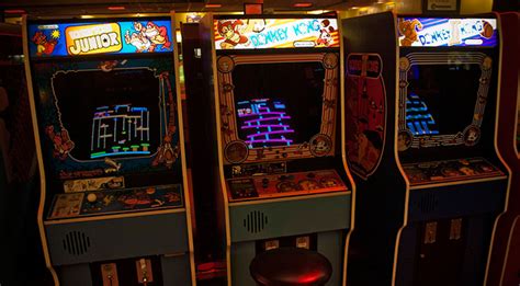 Videogiochi console arcade retrò retro da bar anni 80/90. Le sale giochi anni 80: L'arrivo delle coin'op - Gli anni ...