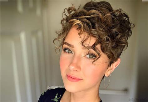 The edgy layers give off a little rock n' roll vibe, yet still uniform. 19 Cutest Curly Pixie Cut Ideas for Women with Short Curly ...